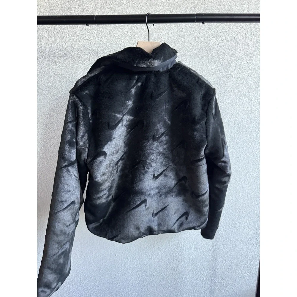 SIZE XS Nike Sportswear EssentialWomen's Loose Fur All Over Print Faux fur - Picture 6 of 8